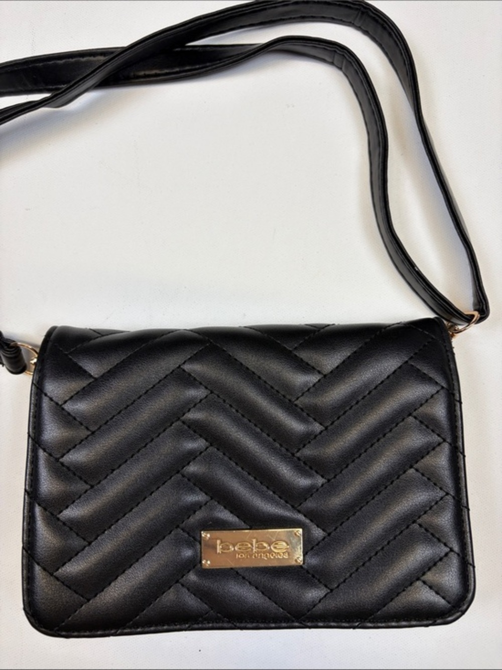 BEBE LOS ANGELES BLACK FAUX LEATHER QUILTED CROSSBODY PURSE GOLD HARDWARE